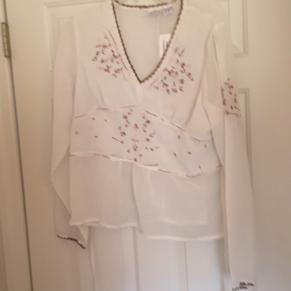 B.Moss white floral top